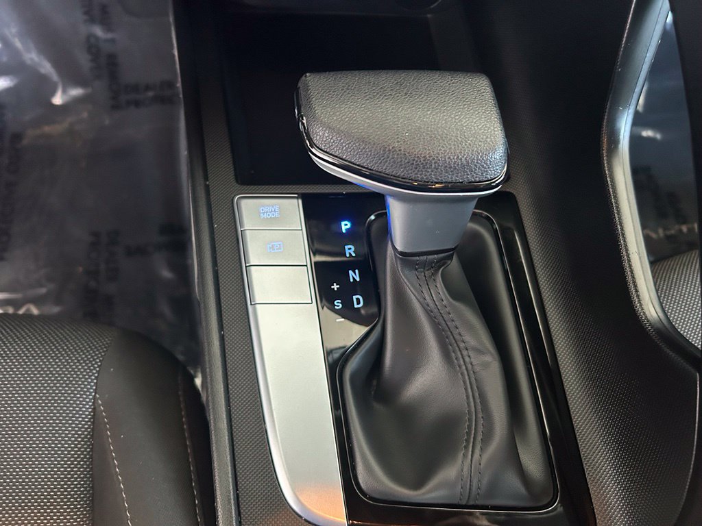 Used 2025 Hyundai Elantra SE FWD image 9