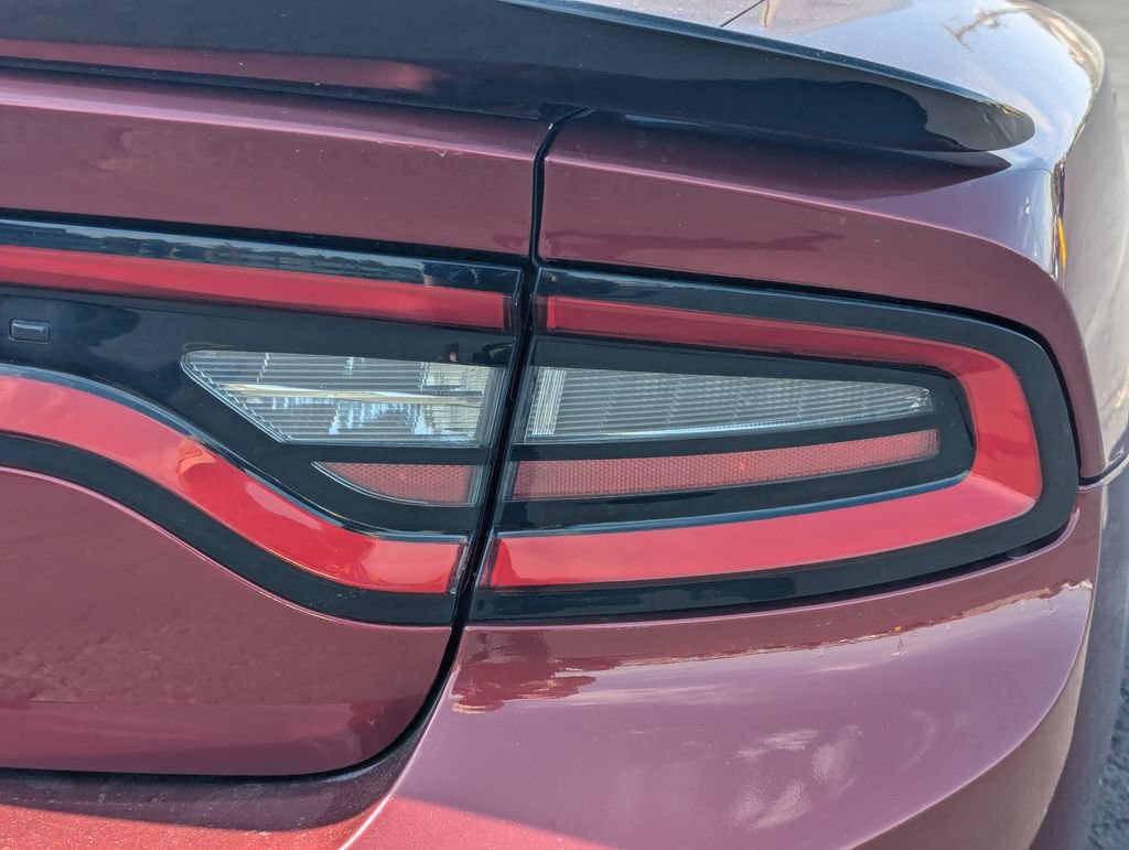 Used 2017 Dodge Charger SE RWD image 4