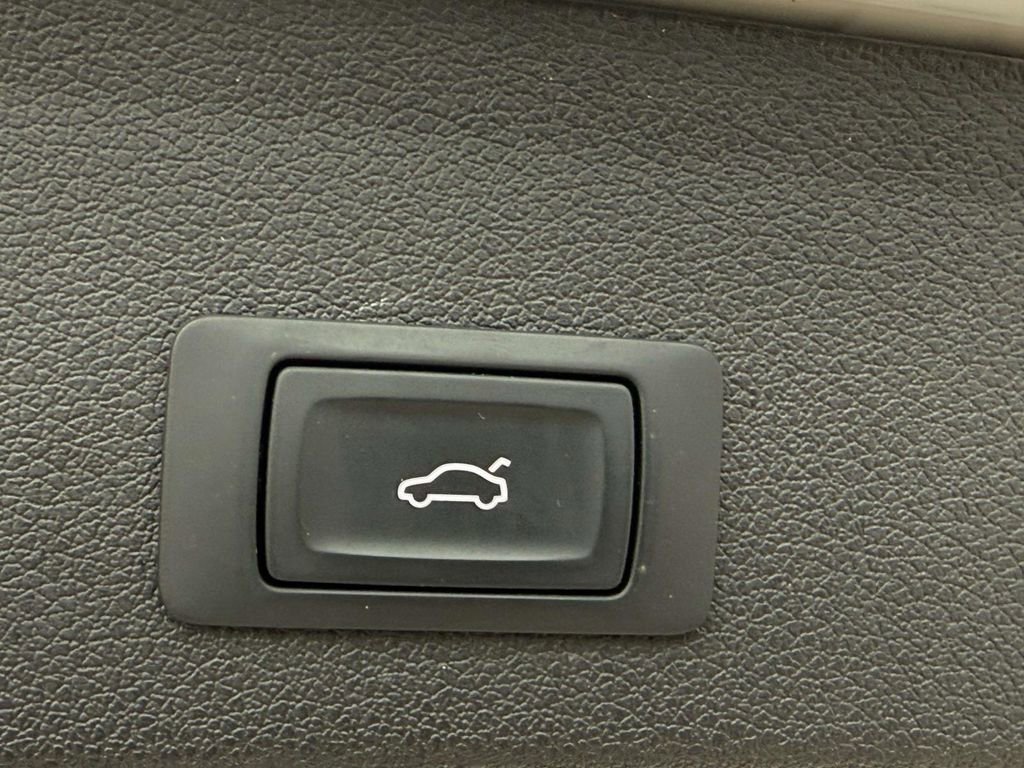 Used 2016 Audi Q5 2.0T Premium Plus w/ Technology Package image 9