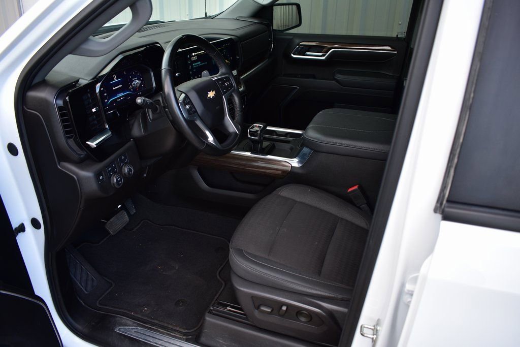 Used 2025 Chevrolet Silverado 1500 LT image 18