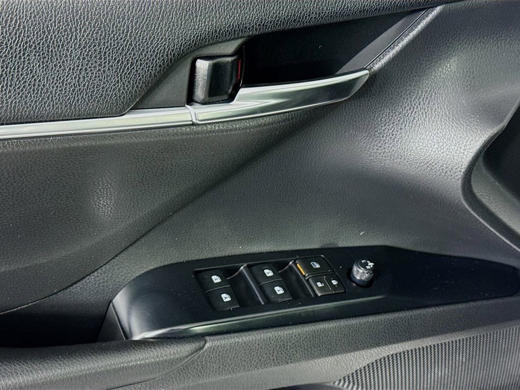 Used 2020 Toyota Camry SE FWD image 23