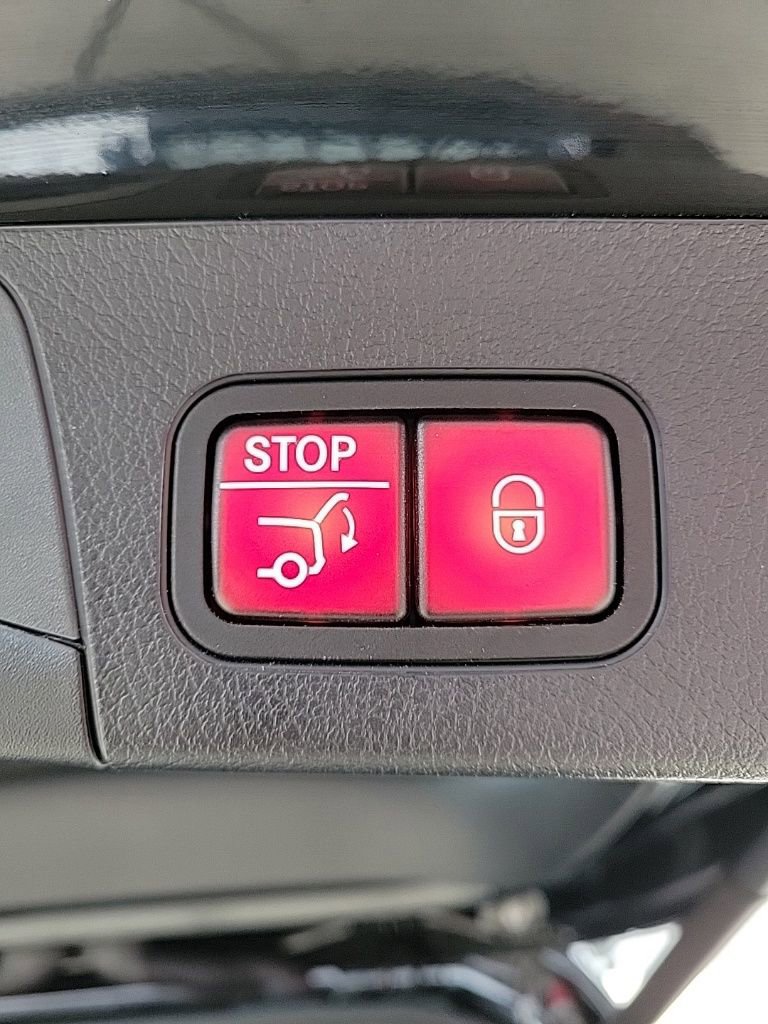 Used 2022 Mercedes-Benz GLB 250 4MATIC image 33