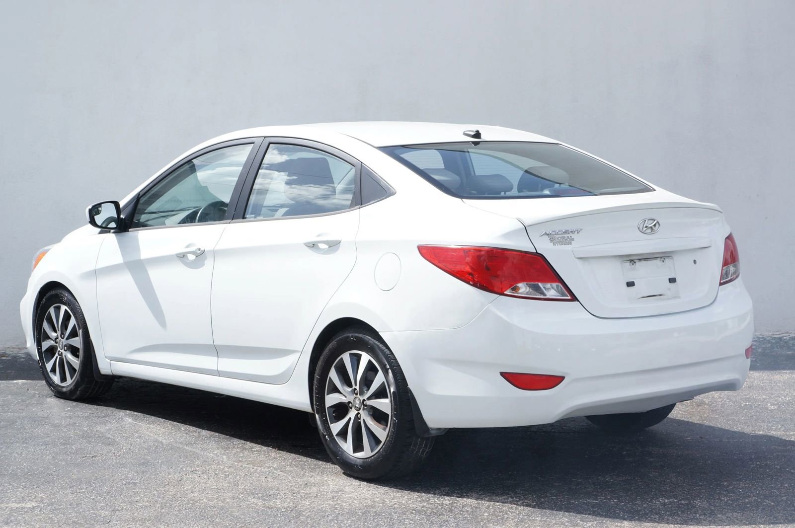 Used 2015 Hyundai Accent GLS w/ Option Group 03 image 5