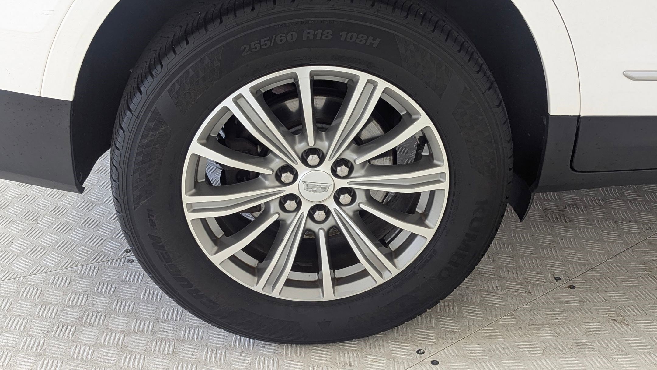 Used 2017 Cadillac XT5 Luxury w/ Driver Awareness Package image 11