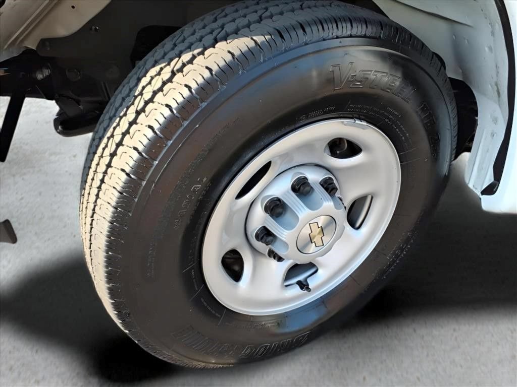 Used 2025 Chevrolet Express 3500 LS RWD image 9