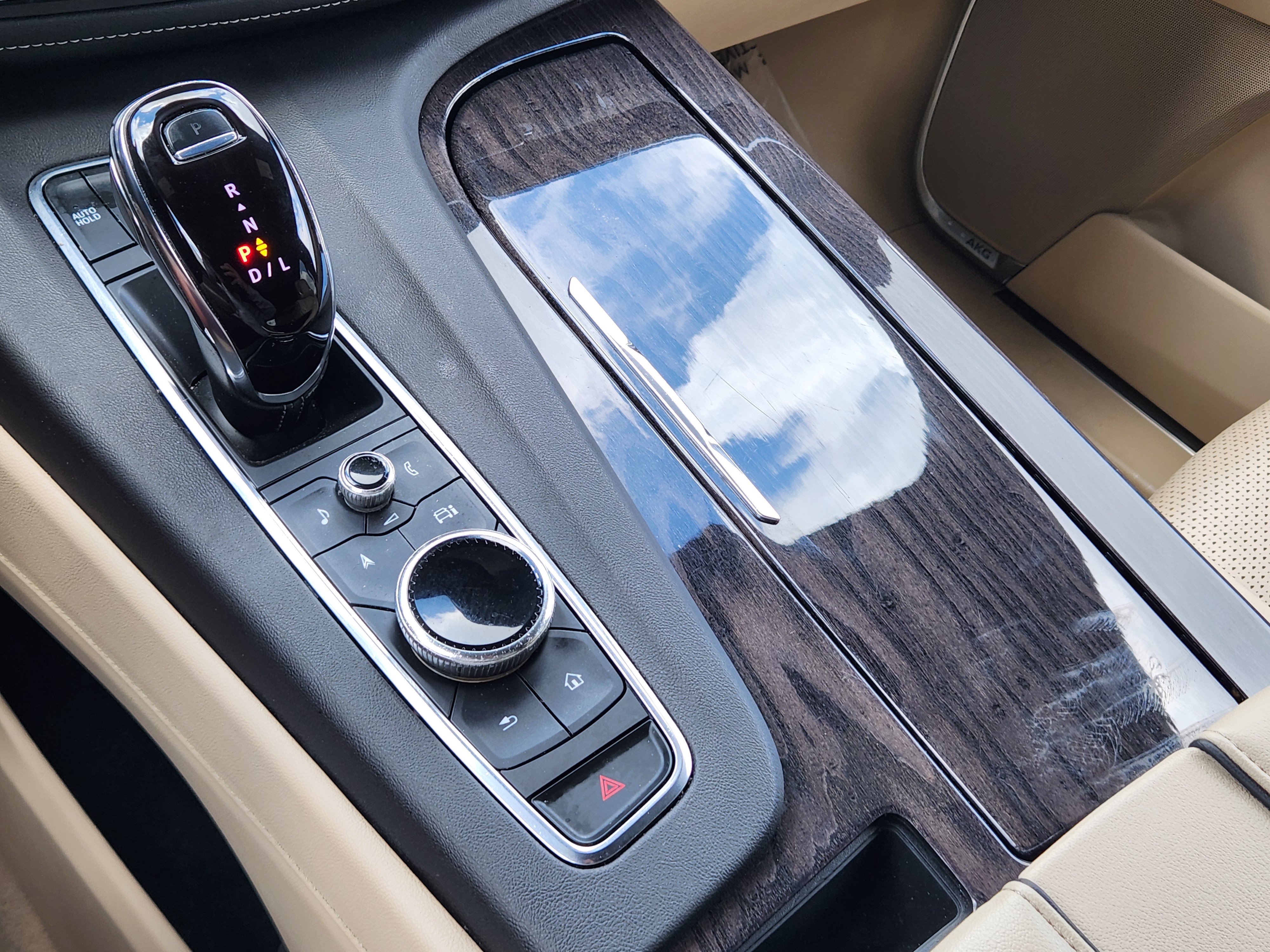 Used 2022 Cadillac Escalade Premium Luxury RWD image 19