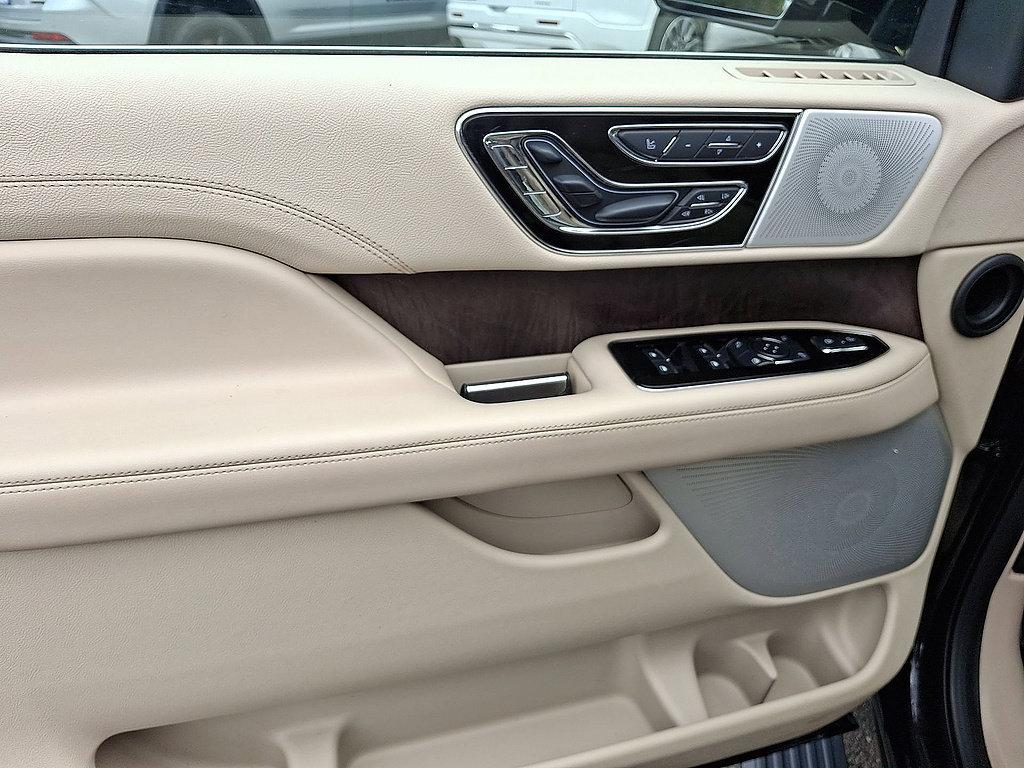 Used 2021 Lincoln Navigator Reserve w/ Luxury Package AWD/4WD image 10