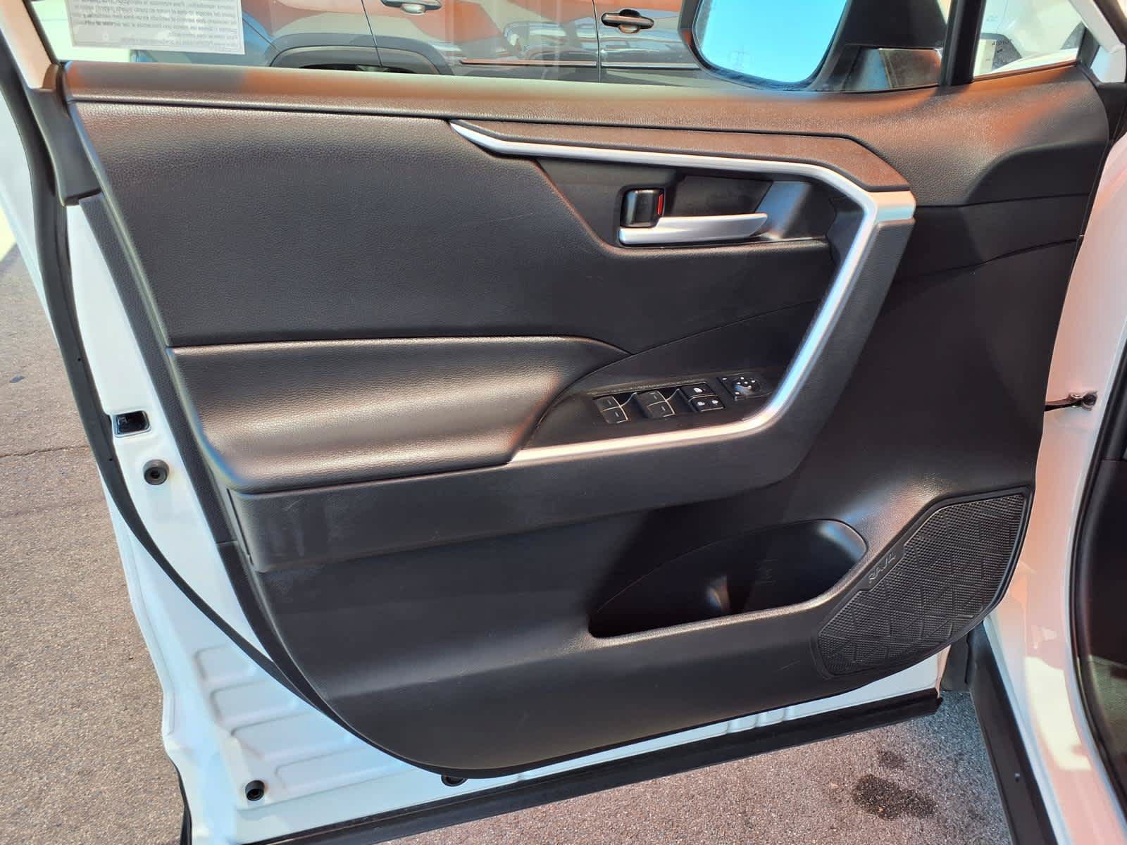 Used 2025 Toyota RAV4 XLE FWD image 14