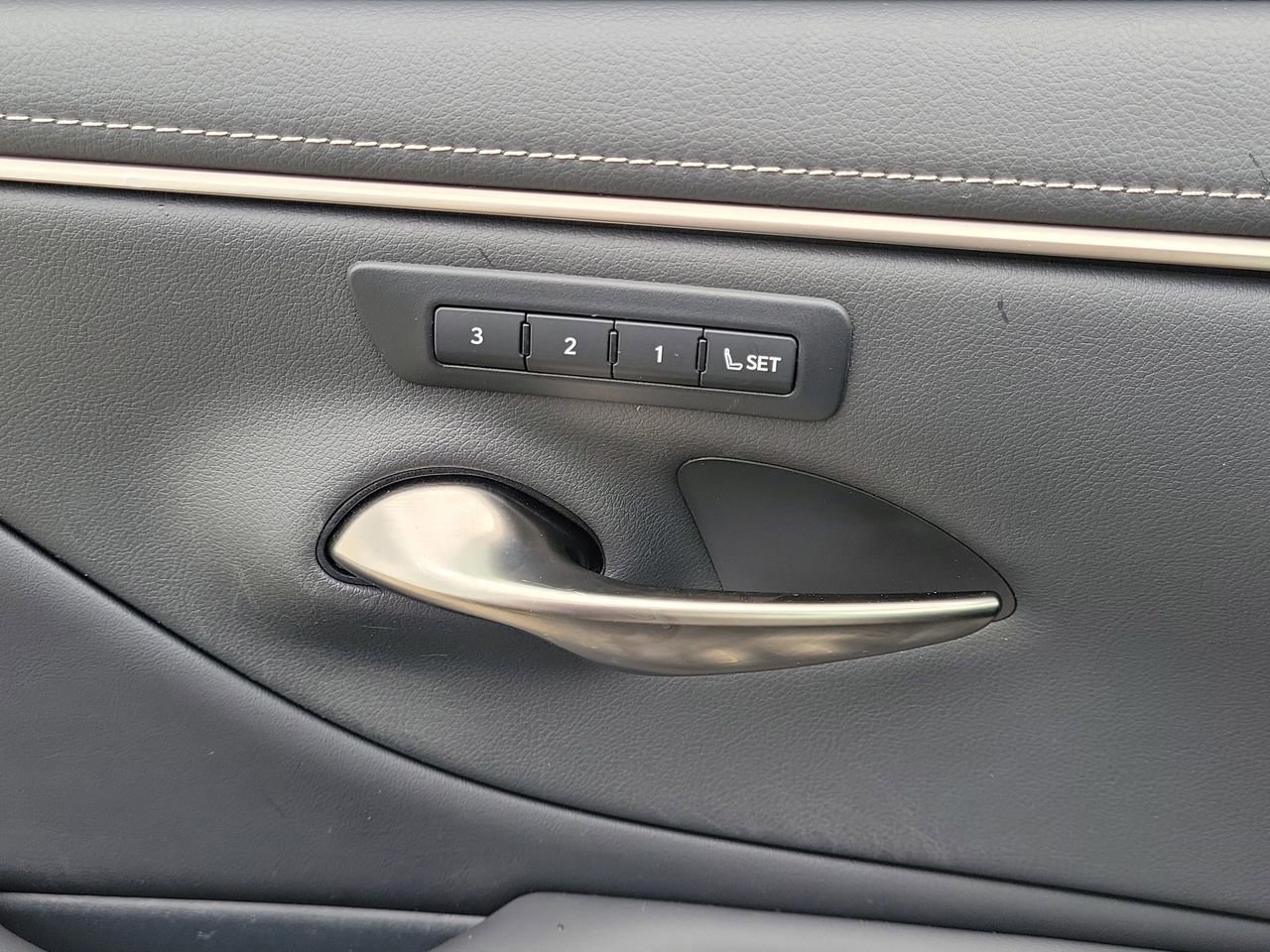 Used 2022 Lexus ES 350 w/ Premium Package FWD image 28