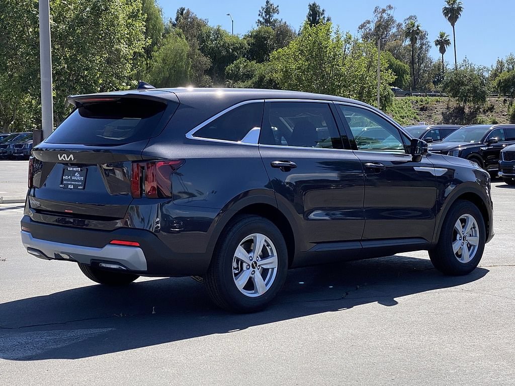New 2026 Kia Sorento LX FWD image 2
