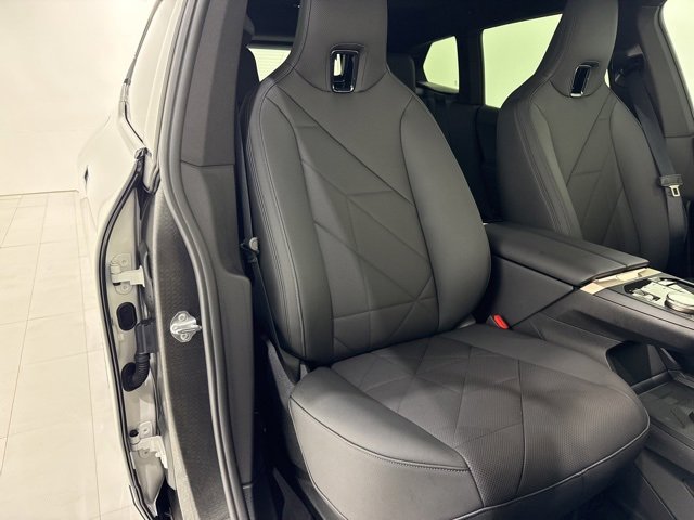 Used 2025 BMW iX xDrive50 w/ Sport Package image 19