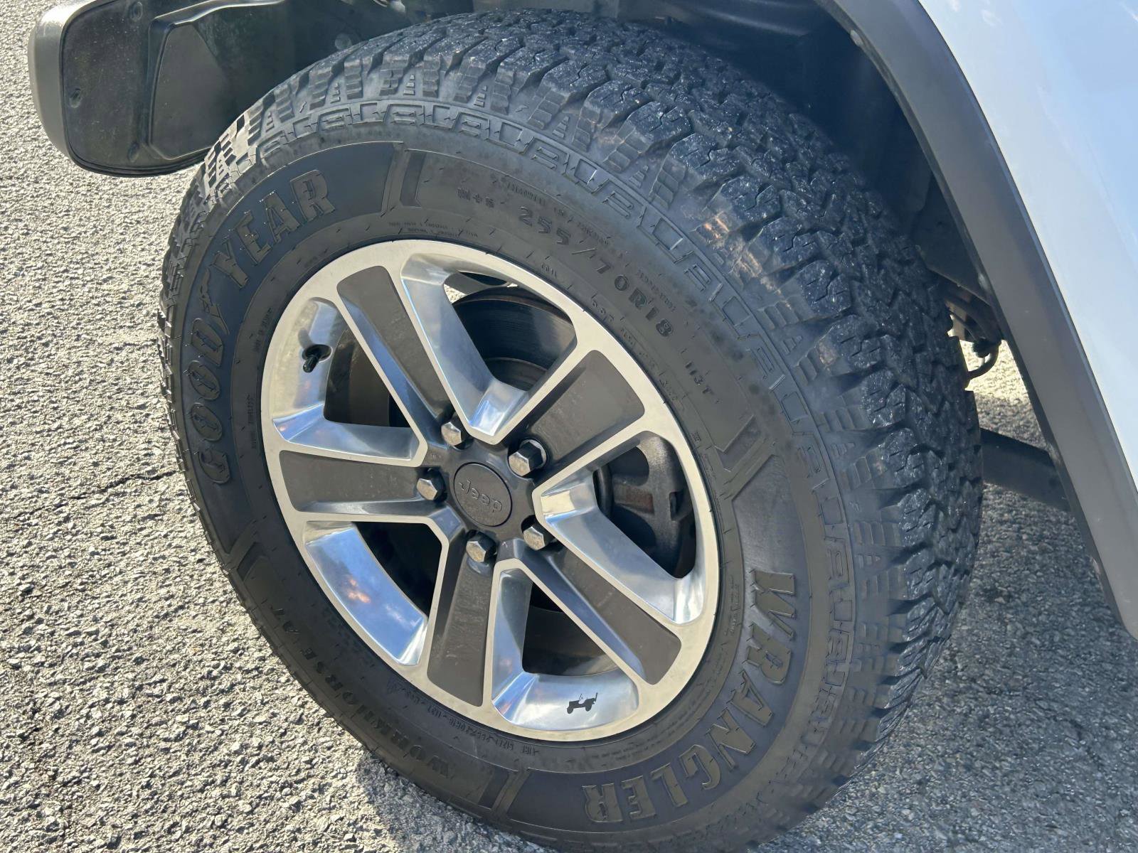 Used 2018 Jeep Wrangler Unlimited Sahara image 9