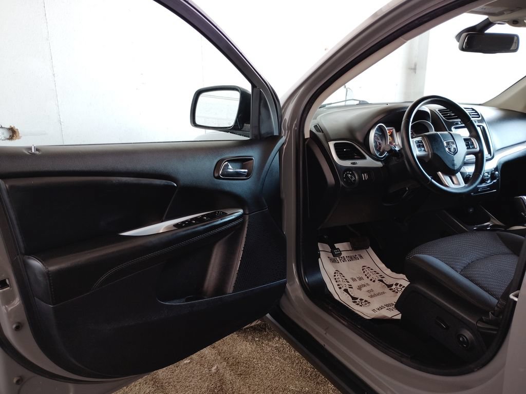 Used 2019 Dodge Journey SE w/ Safe & Sound Group FWD image 23