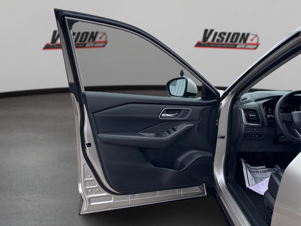 Certified 2025 Nissan Rogue Platinum image 25