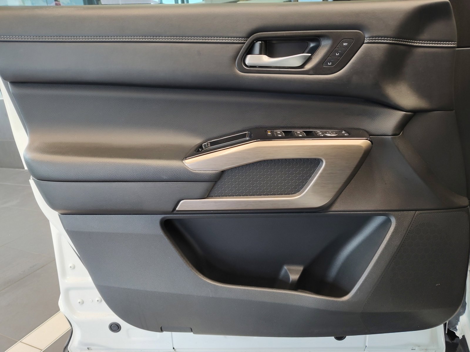 Used 2023 Nissan Pathfinder Platinum w/ Cargo Package FWD image 32