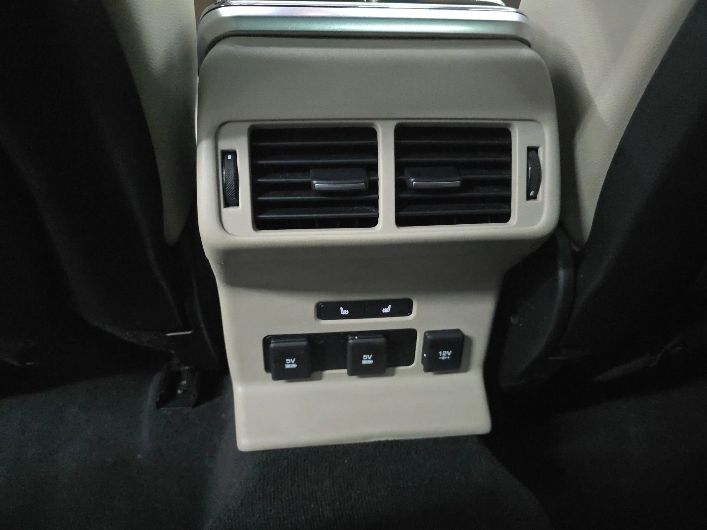 Used 2018 Land Rover Range Rover Velar R-Dynamic SE image 32