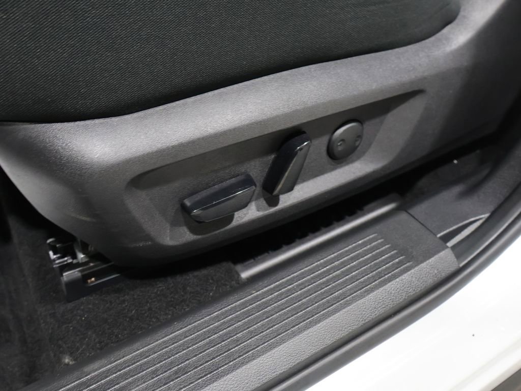 Used 2024 Nissan Rogue SV image 13