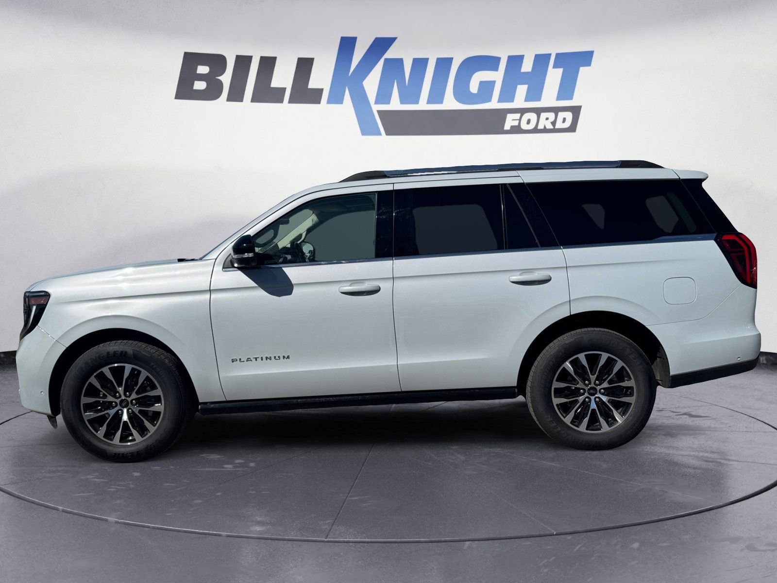 Used 2025 Ford Expedition Platinum image 2