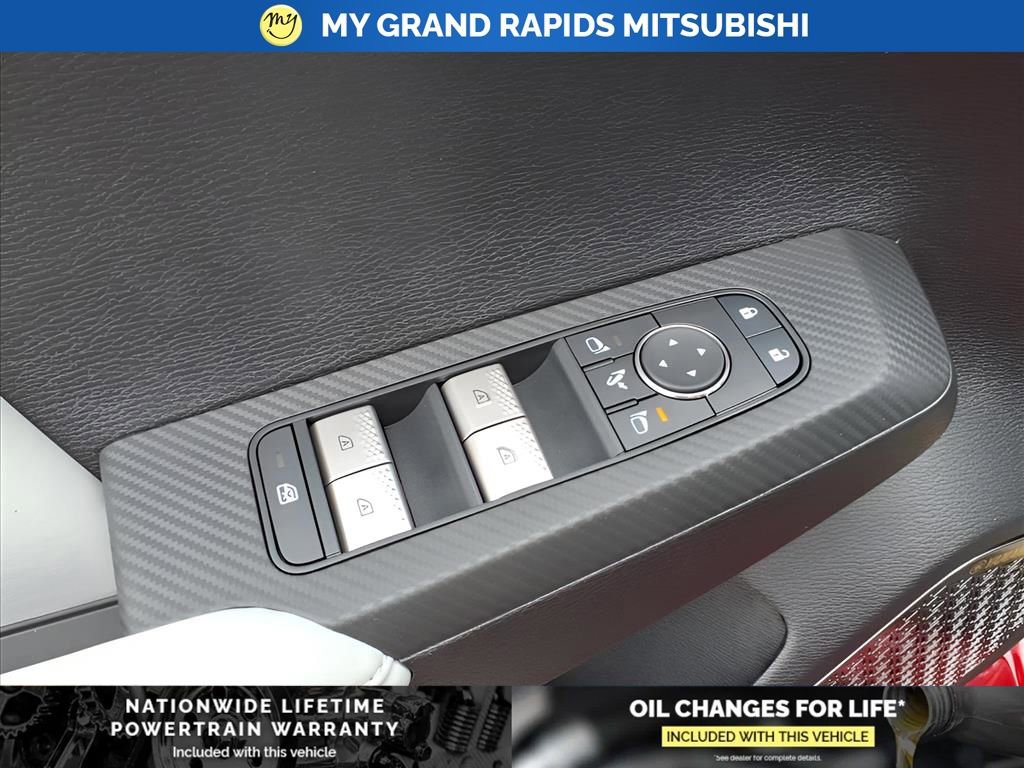 New 2025 Mitsubishi Outlander SE image 13