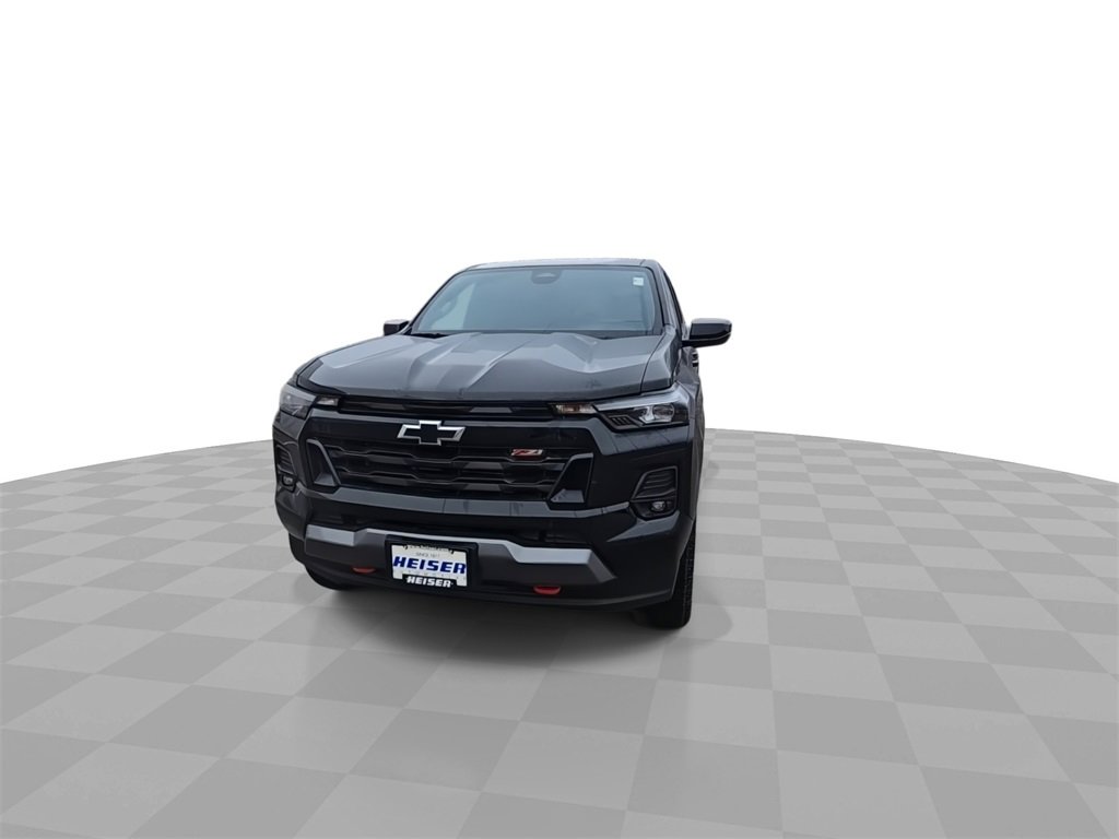 Used 2024 Chevrolet Colorado Z71 w/ Z71 Convenience Package 2 image 3