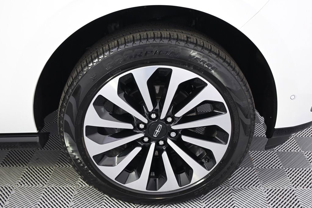 Used 2024 Lincoln Navigator Reserve AWD/4WD image 20