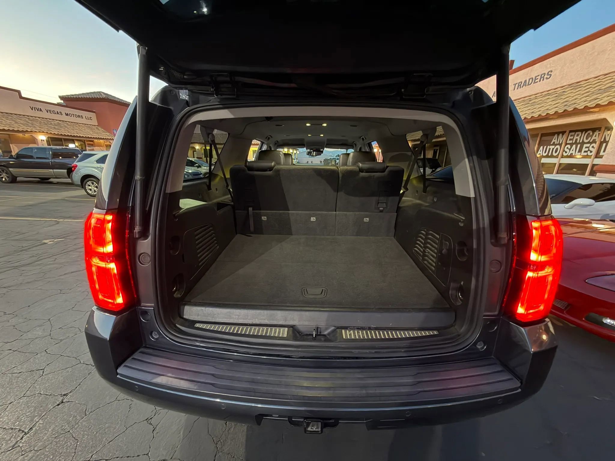 Used 2020 Chevrolet Suburban LT RWD image 19