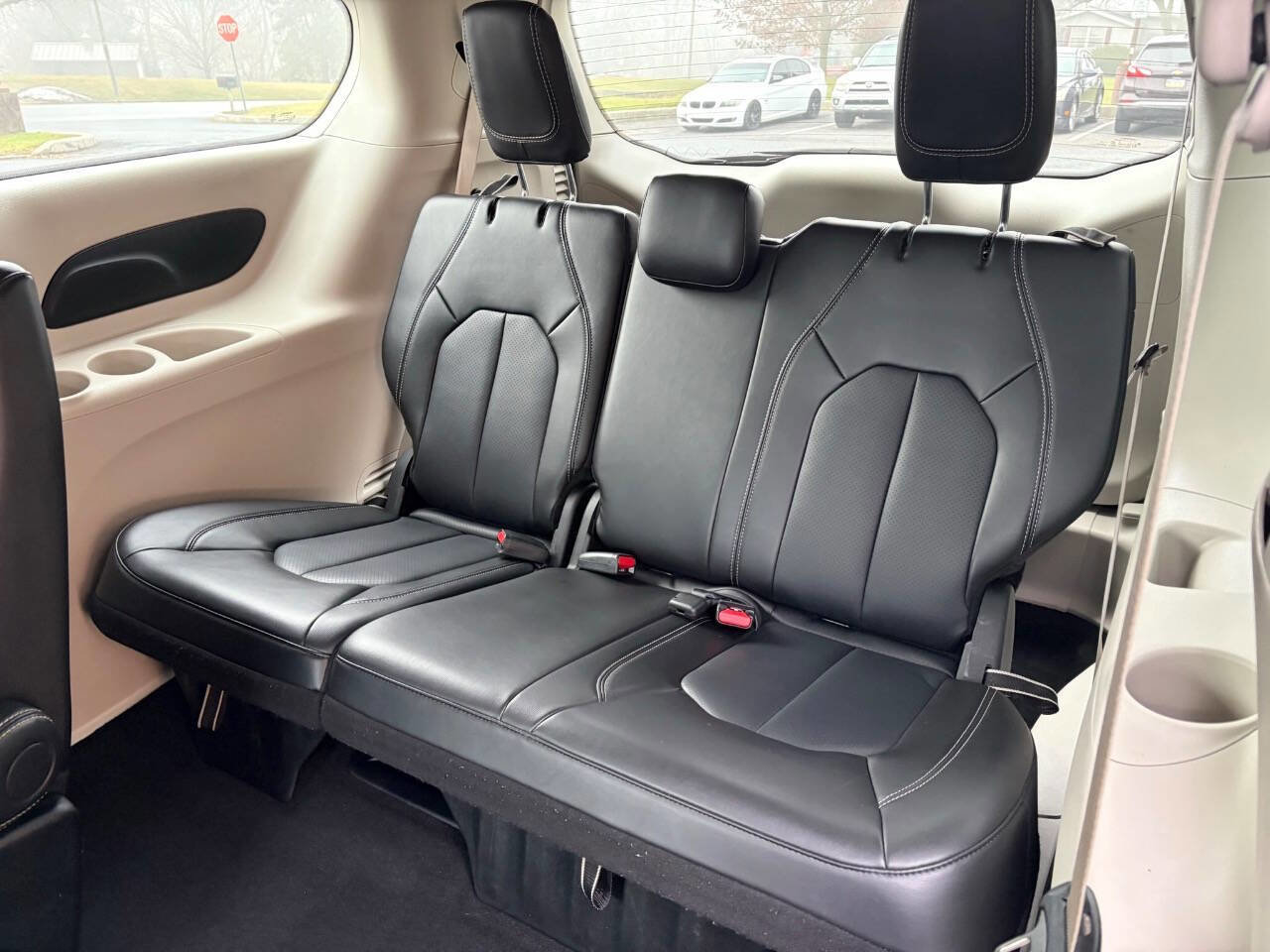 Used 2024 Chrysler Pacifica Touring-L image 13
