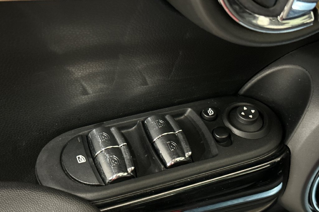 Used 2024 MINI Cooper S FWD image 12