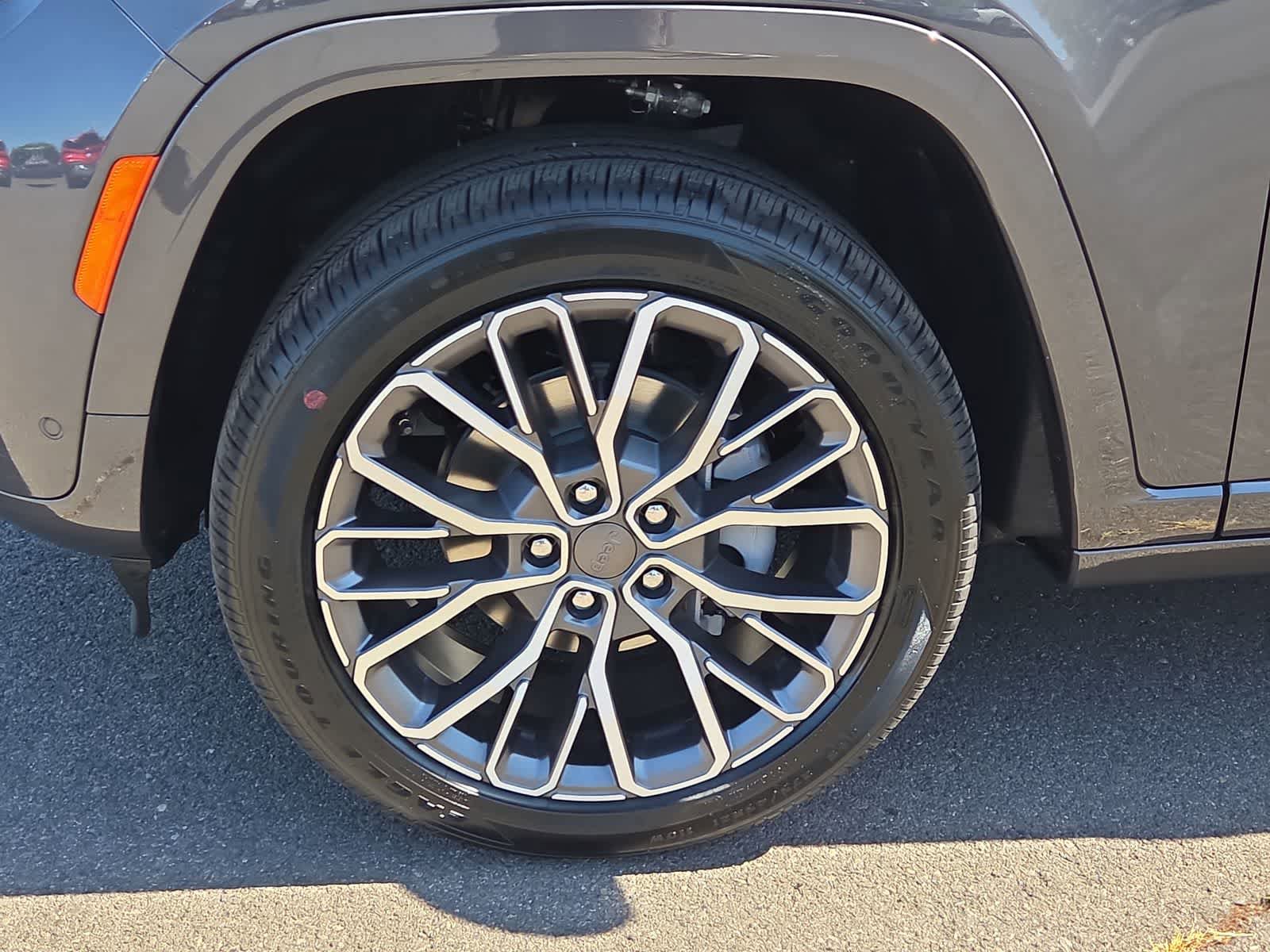 New 2026 Jeep Grand Cherokee Summit AWD/4WD image 16