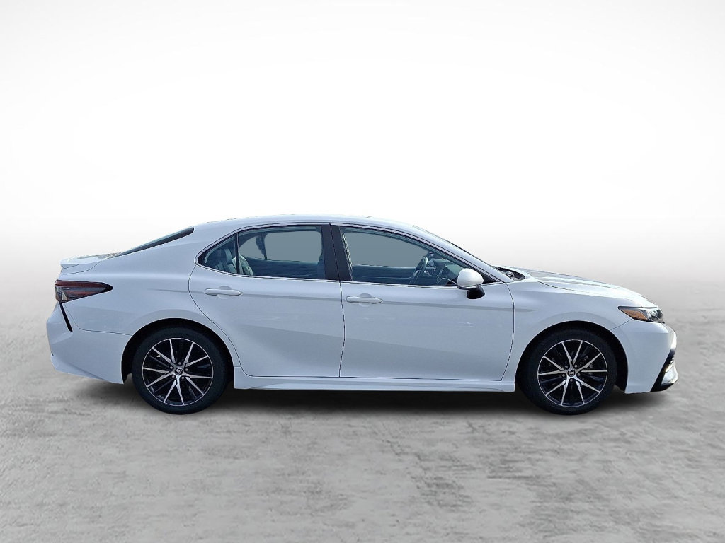 Used 2023 Toyota Camry SE image 6