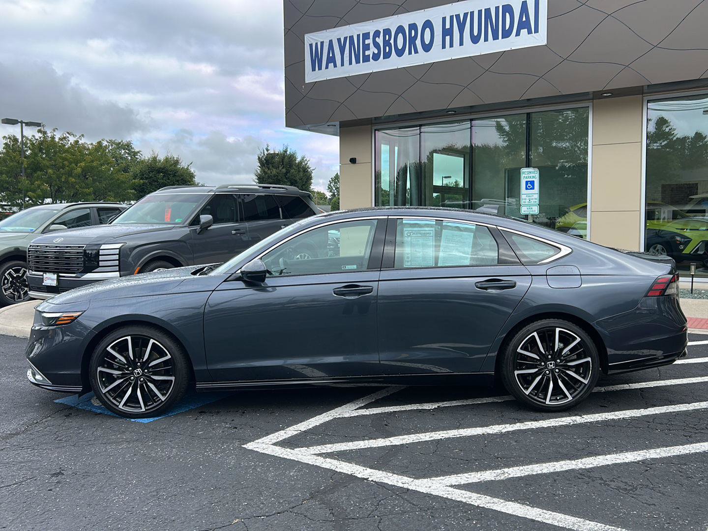 Used 2023 Honda Accord Touring image 4