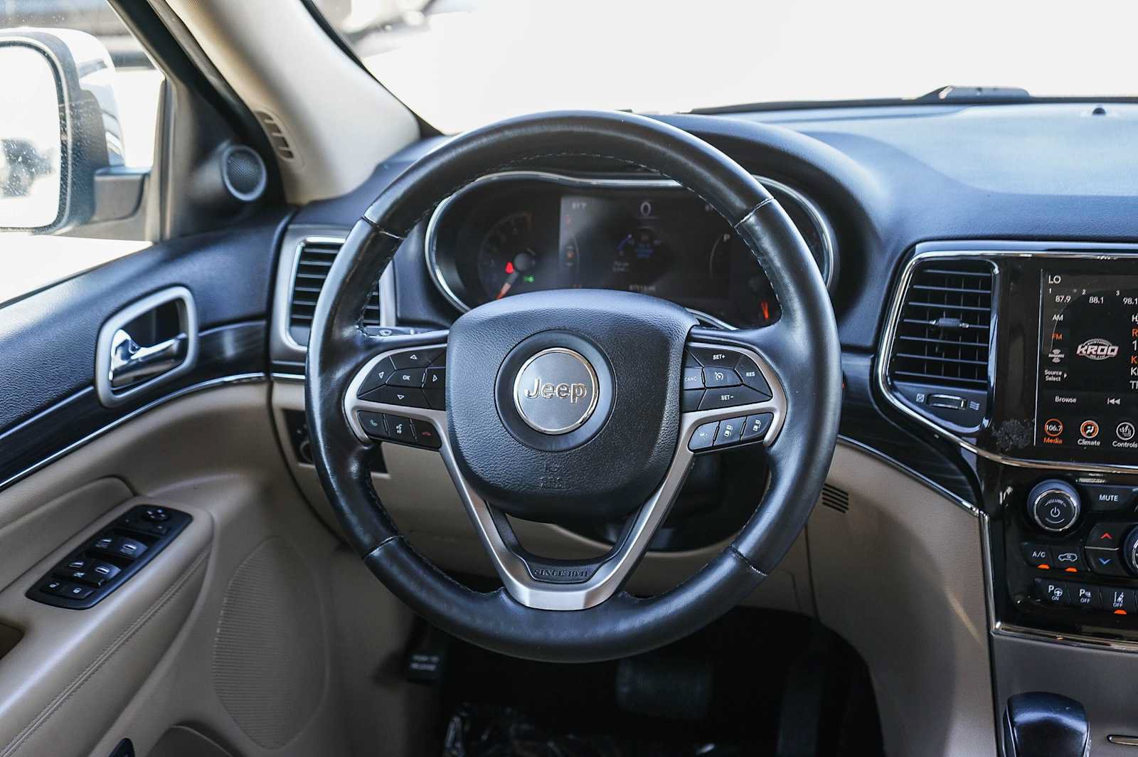Used 2021 Jeep Grand Cherokee Limited AWD/4WD image 15