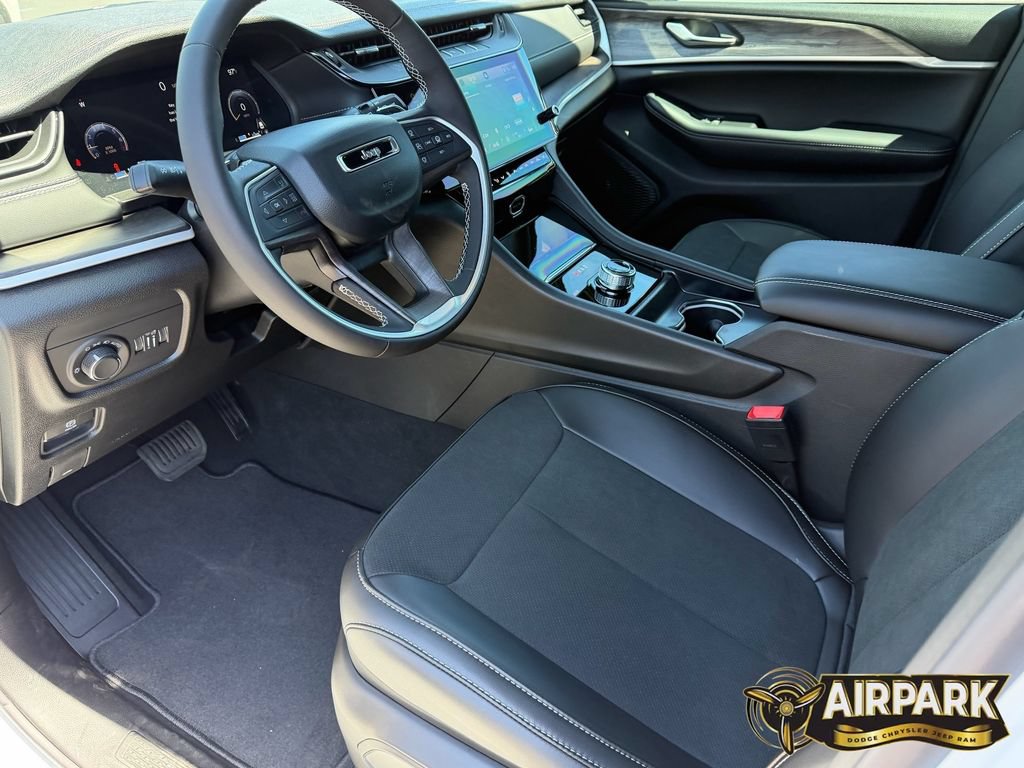 New 2026 Jeep Grand Cherokee Altitude RWD image 16