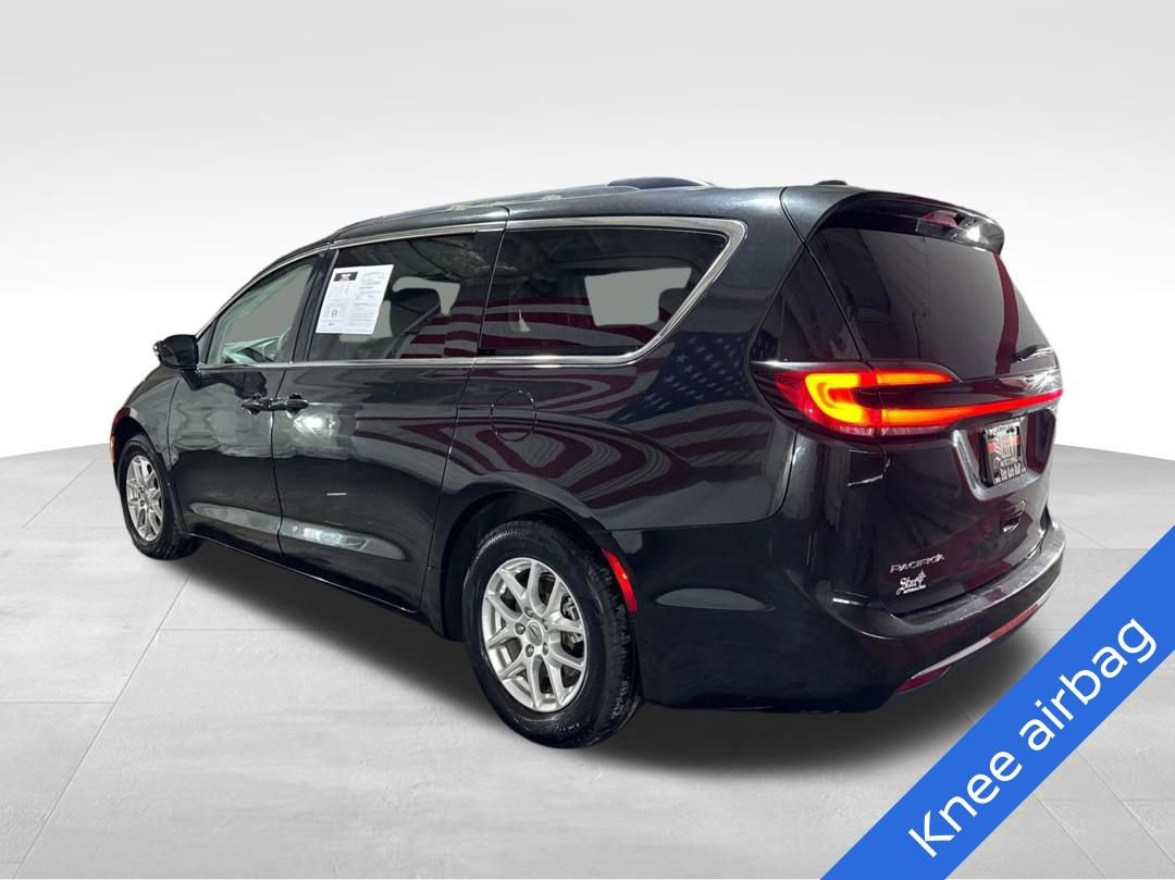 Used 2022 Chrysler Pacifica Touring-L image 7