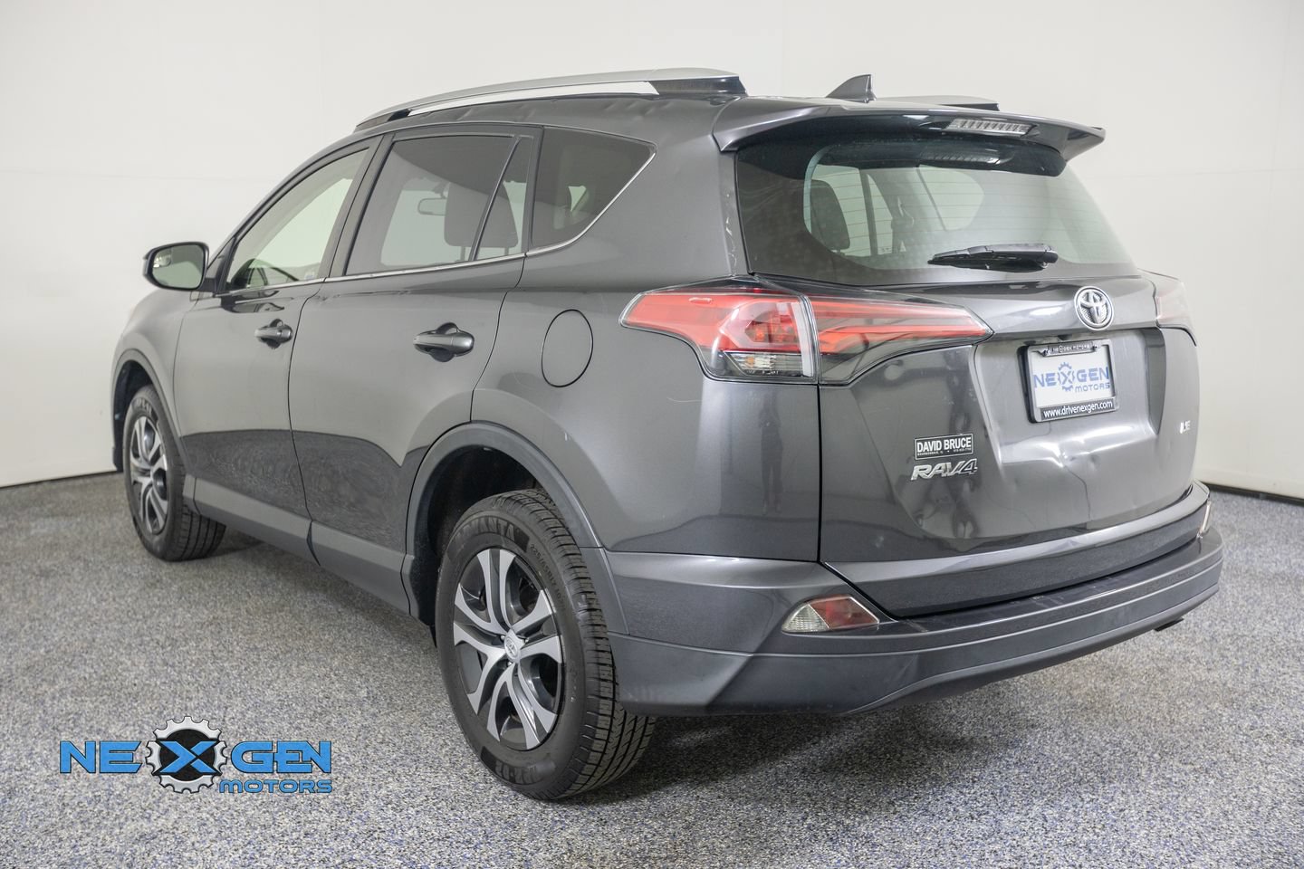 Used 2016 Toyota RAV4 LE FWD image 6