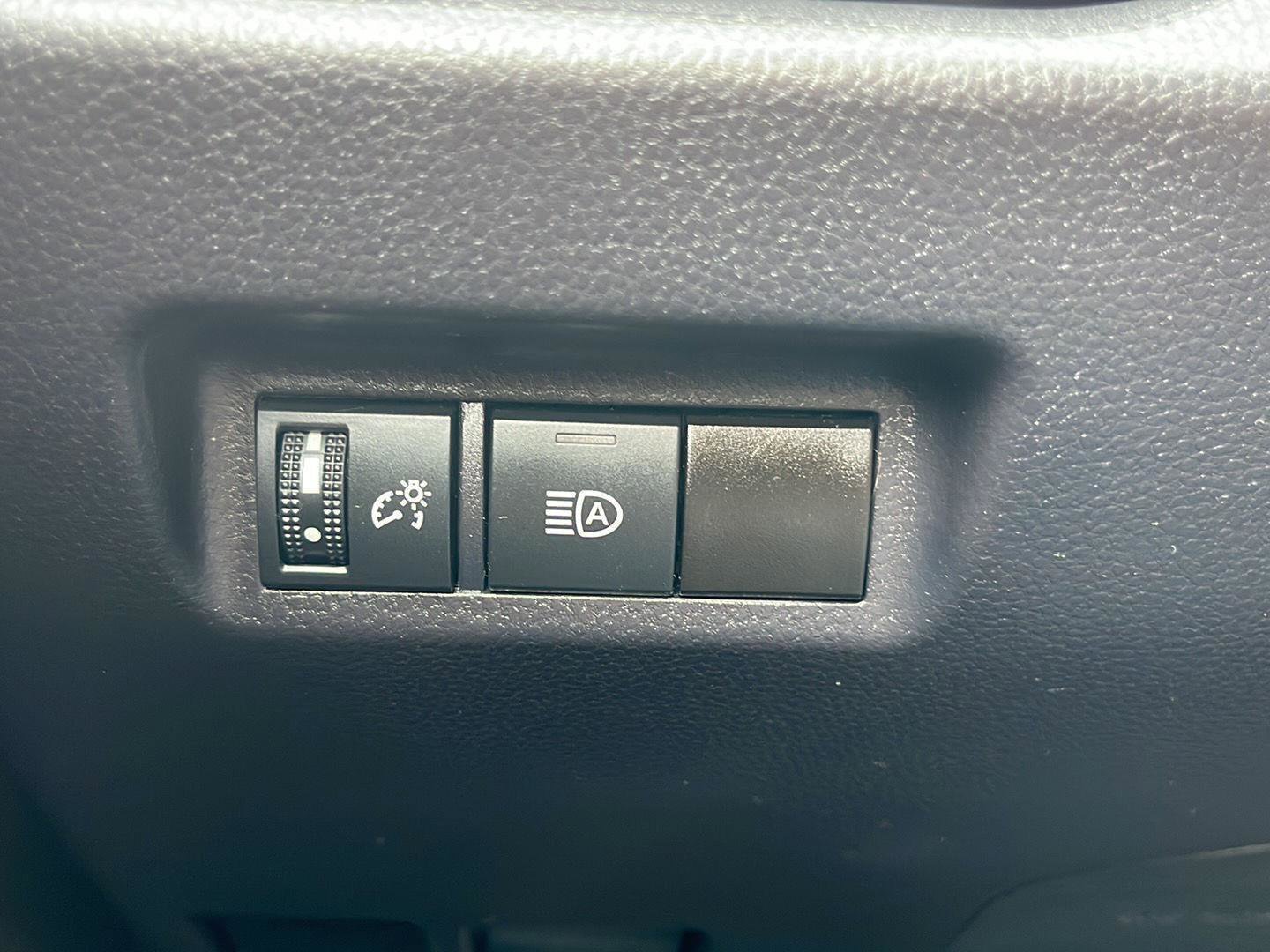 Used 2025 Toyota RAV4 XLE AWD/4WD image 28