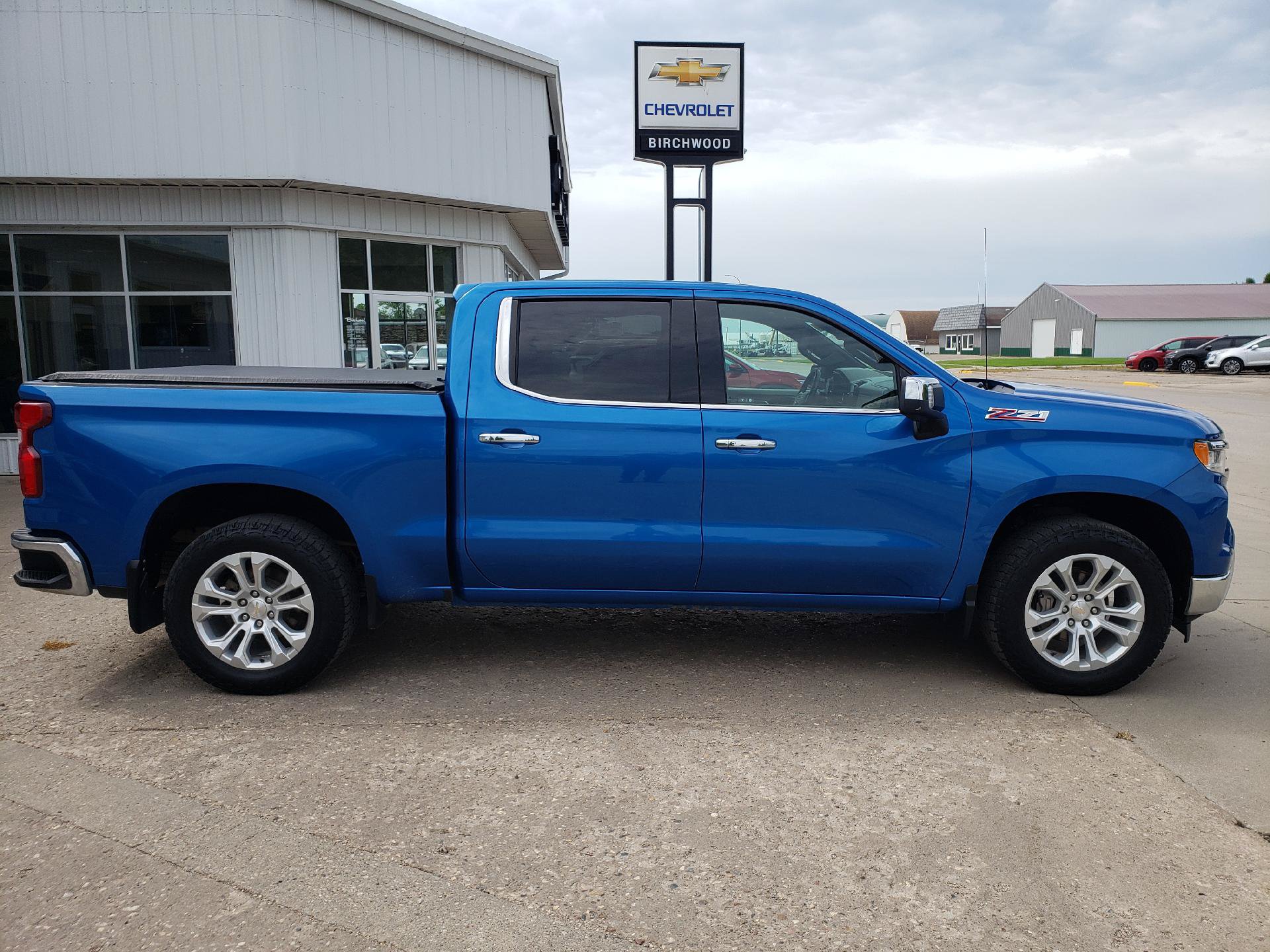 Used 2023 Chevrolet Silverado 1500 LTZ AWD/4WD image 4