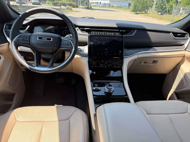 Used 2023 Jeep Grand Cherokee L Limited w/ Luxury Tech Group II AWD/4WD image 16