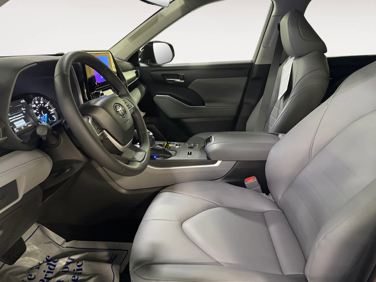 New 2026 Toyota Highlander XLE image 9