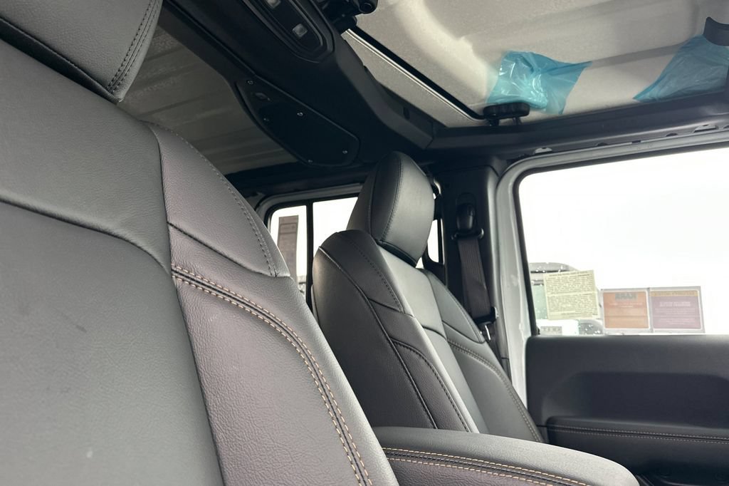New 2025 Jeep Gladiator Sport AWD/4WD image 16