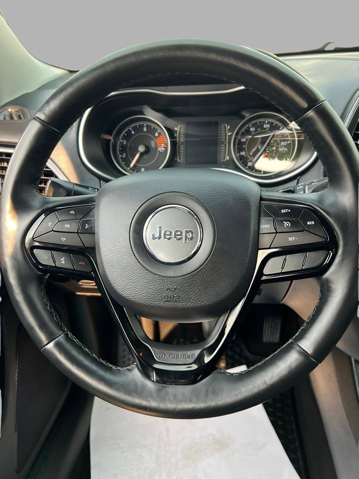 Used 2019 Jeep Cherokee Latitude Plus AWD/4WD image 22