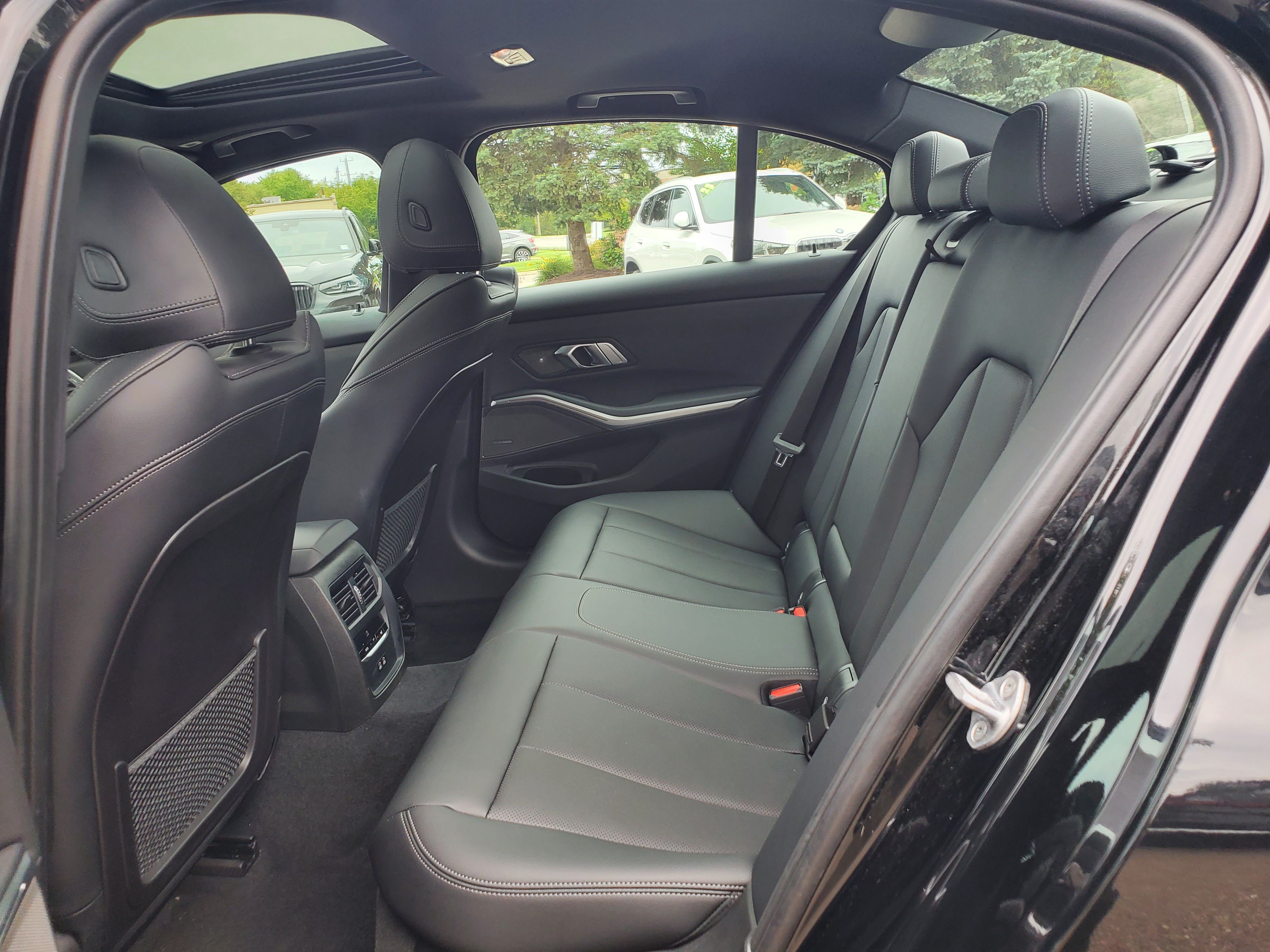 Certified 2023 BMW 330i xDrive Sedan w/ Premium Package AWD/4WD image 33