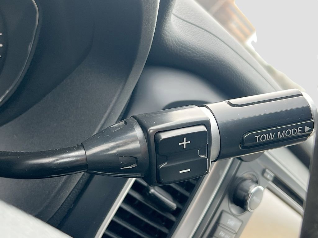 Used 2018 Nissan Titan SV image 19