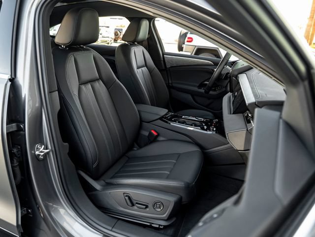 Used 2025 Audi A6 e-tron Premium Plus w/ Premium Plus AWD/4WD image 35