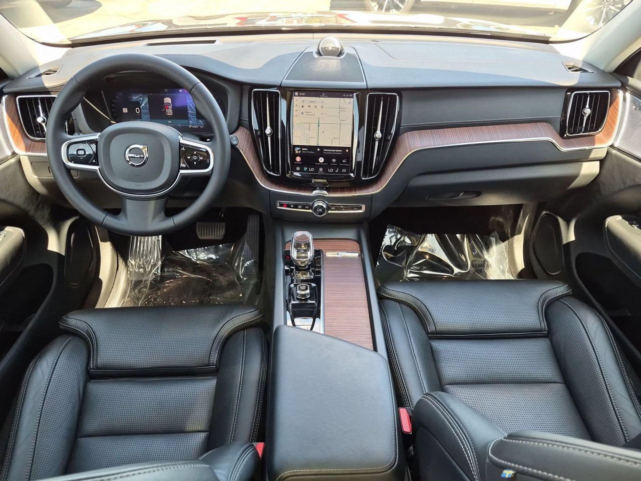 Certified 2024 Volvo XC60 B5 Ultimate w/ Protection Package Premier AWD/4WD image 23