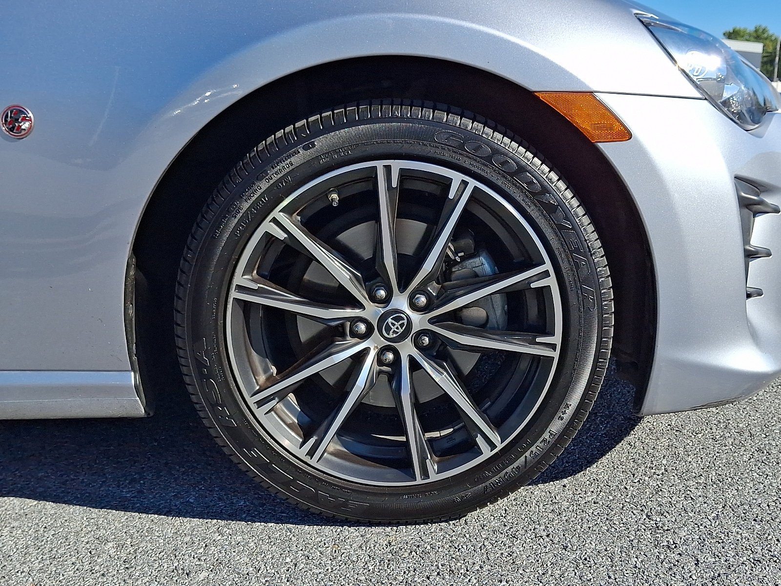 Used 2017 Toyota 86 RWD image 9