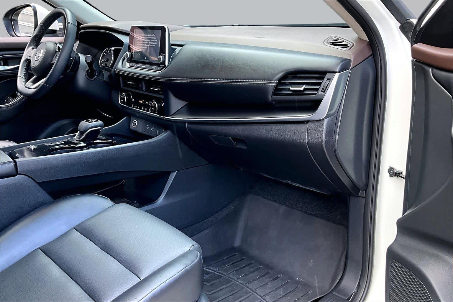 Used 2023 Nissan Rogue SV w/ SV Premium B Package FWD image 19