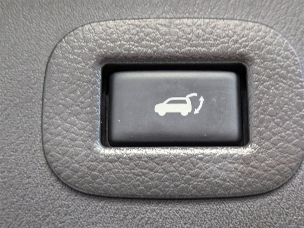 Used 2020 Nissan Armada SL w/ Premium Package image 13