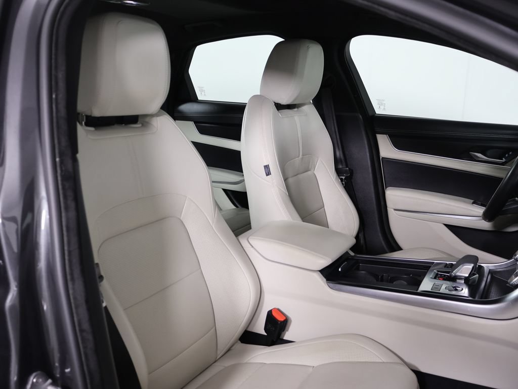 Used 2024 Jaguar XF R-Dynamic SE AWD/4WD image 31