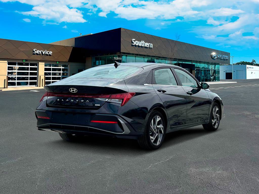 New 2025 Hyundai Elantra Limited image 8